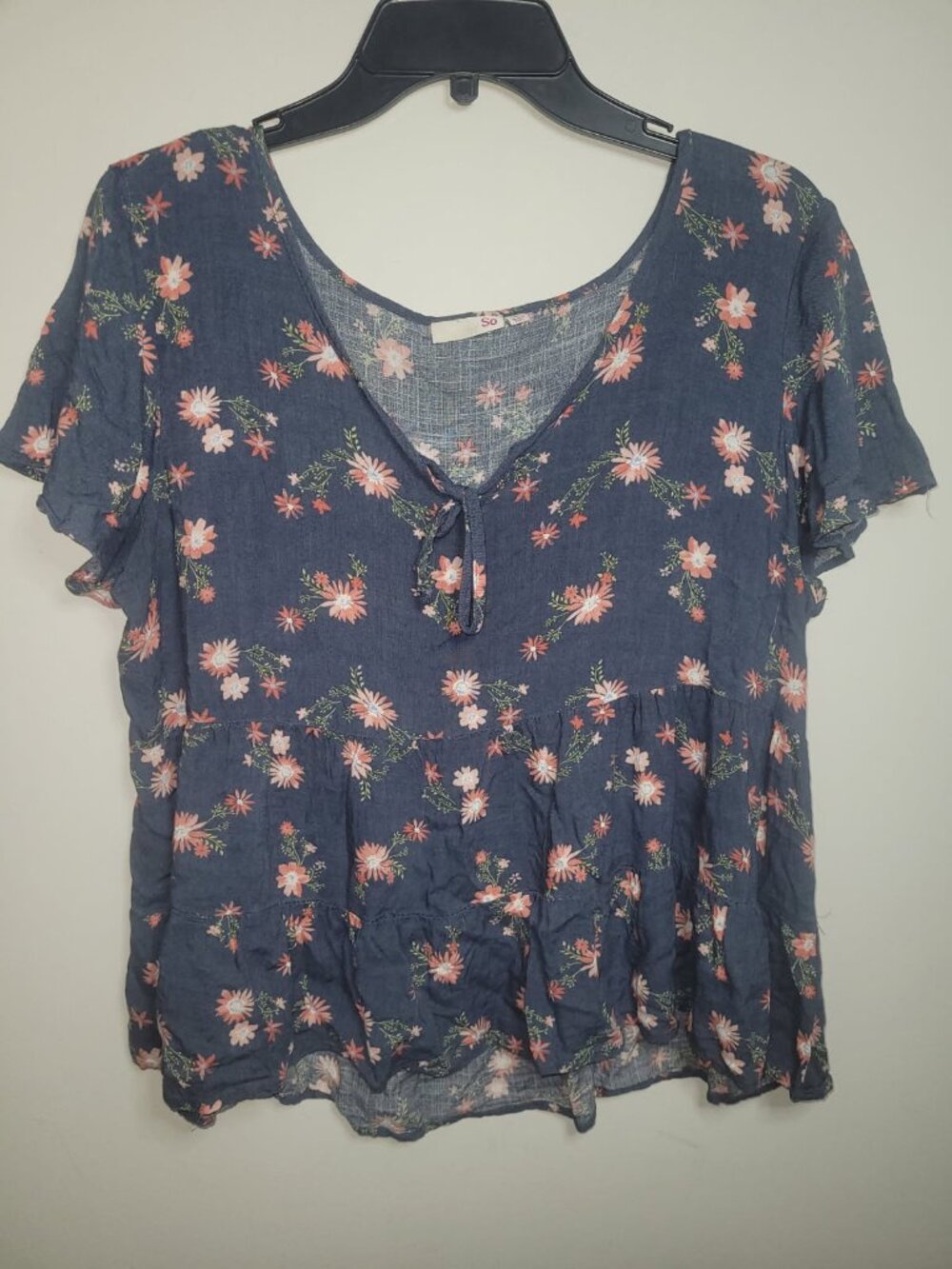 SO Large (juniors) Floral Short Sleeve Top